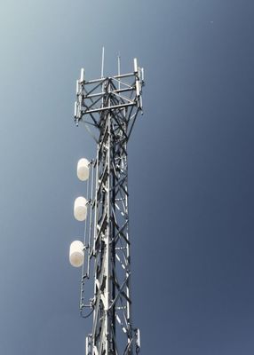 4G 5G беспроводные телекоммуникации связи солнечная энергия телекоммуникации радио 3 ноги угловая стальная башня