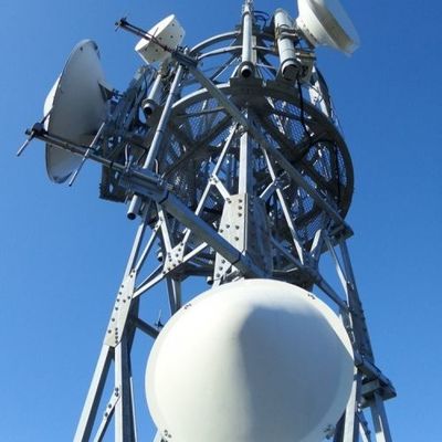 Горячая оцинкованная самоподдерживающаяся радио башня 5 км Wifi GSM телефон спутниковый микроволновая радио башня