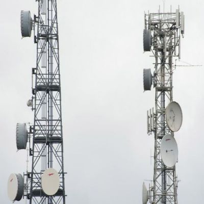 4 ноги Угловая сталь Железная самоподдерживающаяся телекоммуникационная решетка башня и интернет-провайдер беспроводной антенны 5G башня