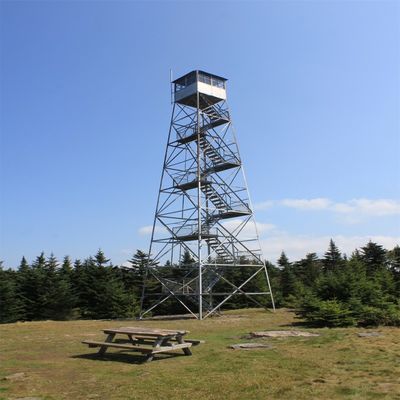 Горячая оцинкованная 4-ногая охранная башня Угловая стальная часовая пожарная наблюдательная башня