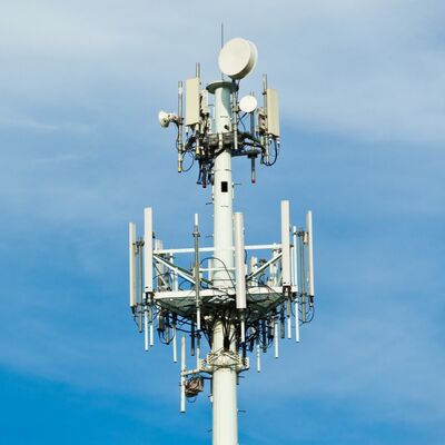 Монопольная башня - телекоммуникационная башня, построенная из легкой и высокопрочной стали с кодом конструкции EN 1991-1-4 и EN 1993-3-1 для характеристик