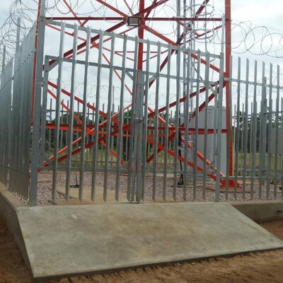 Стальная башня. 4-х опорная угловая стальная башня, предназначенная для телекоммуникаций, имеет прочную конструкцию и соответствует международным нормам проектирования.