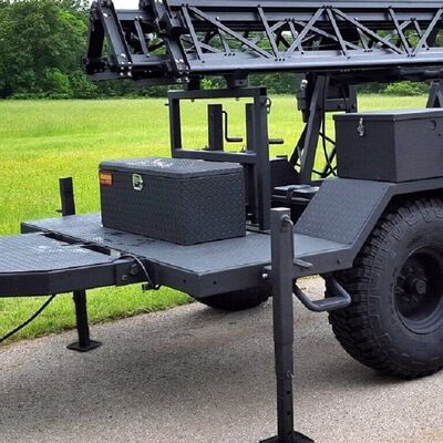 Телескопическая решетчатая башня 15-30M Зацинкованный стальной грузовик монтированная коммуникационная антенна 40M/S ветростойкая