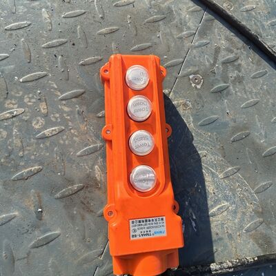 Тяжелая телескопическая башня с вертикальным отклонением менее одного на тысячу, обеспечивающая производительность для коммуникаций и освещения