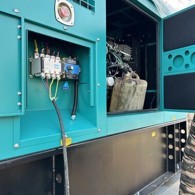 Тяжелая телескопическая башня с вертикальным отклонением менее одного на тысячу, обеспечивающая производительность для коммуникаций и освещения