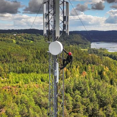 Стержная башня, построенная из стали, обеспечивающая высокую прочность при ударе при различных температурах на улице