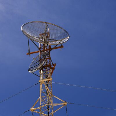 Wireless 5G Millimeter Wave Guyed Wire Tower Custom Design For Smart Telecom Deployment